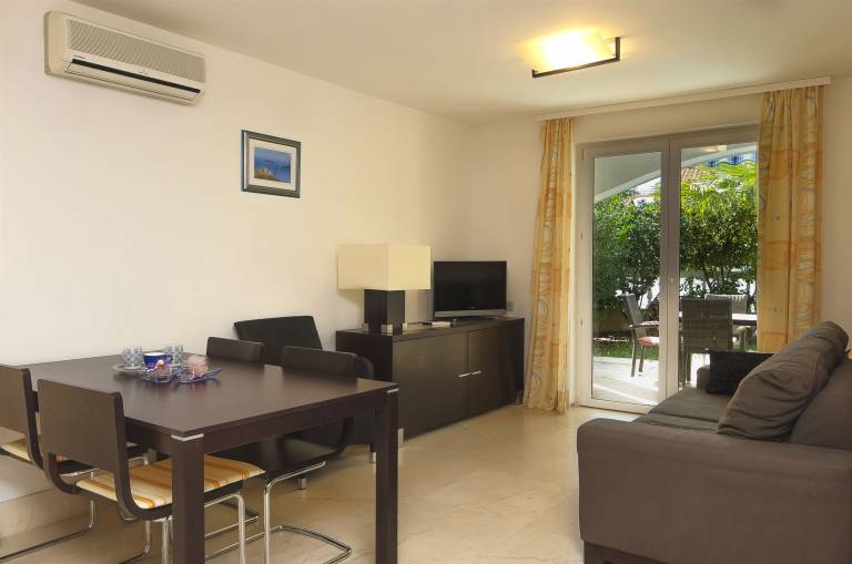 Fully equipped charming holiday apartment with patio & grill | Pets allowed — photo 3