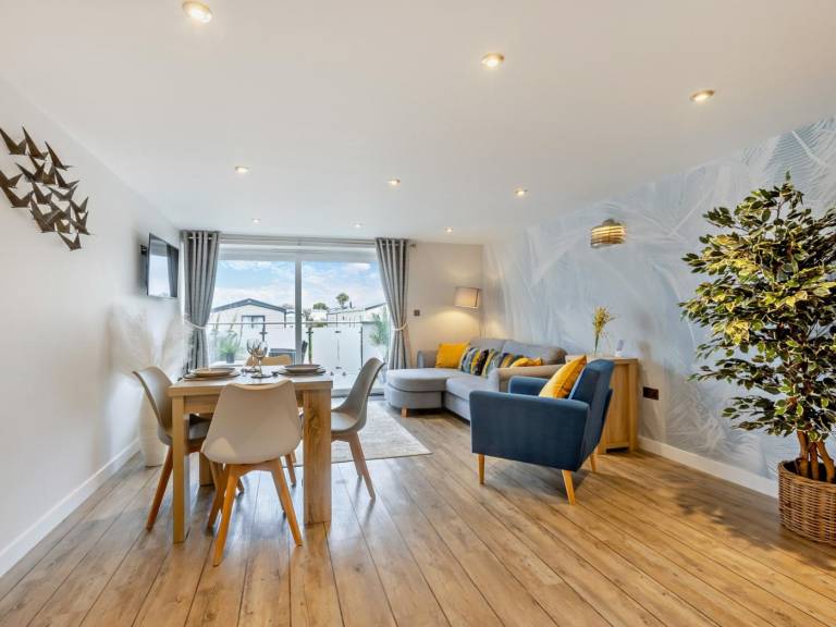 Fully equipped rental apartment with hot tub & yard | Pets are welcome in Bideford