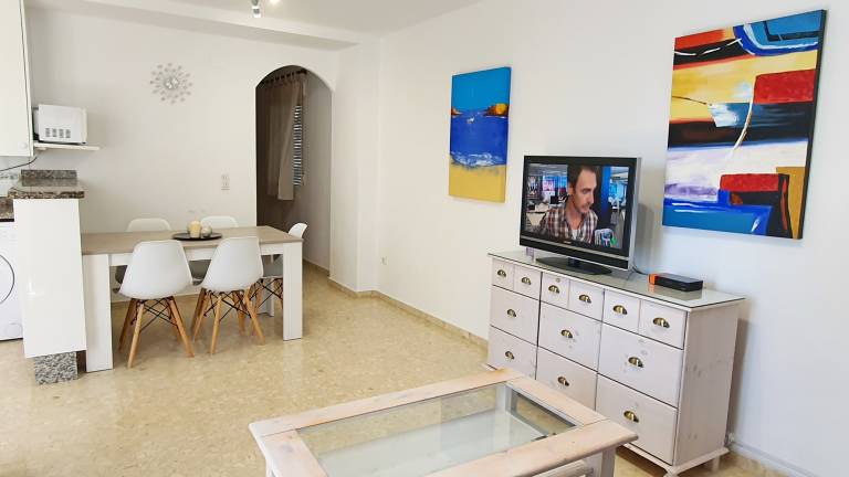 Holiday apartment with garden, patio & pool | Beach nearby | Pet-friendly — photo 4