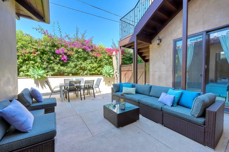 Vacation home with barbecue & yard — photo 2