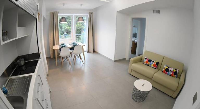 Nice serviced apartment with yard & patio | Beach nearby | Pet-friendly in Fiumicino