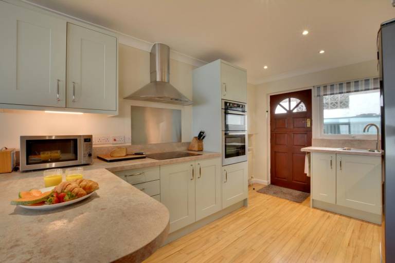 Fully equipped cottage with garden & patio | Water view | Beach nearby | Pet-friendly — photo 4
