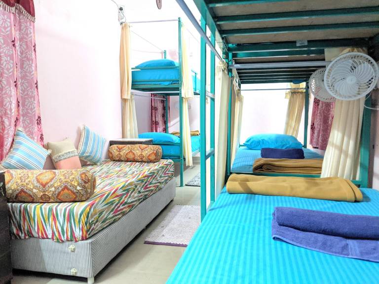 Bungalow with hot tub — photo 4