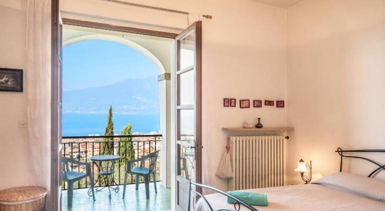Villa Maria Lake View, 7 minuti a piedi dal centro, parcheggio privato in Torri del Benaco