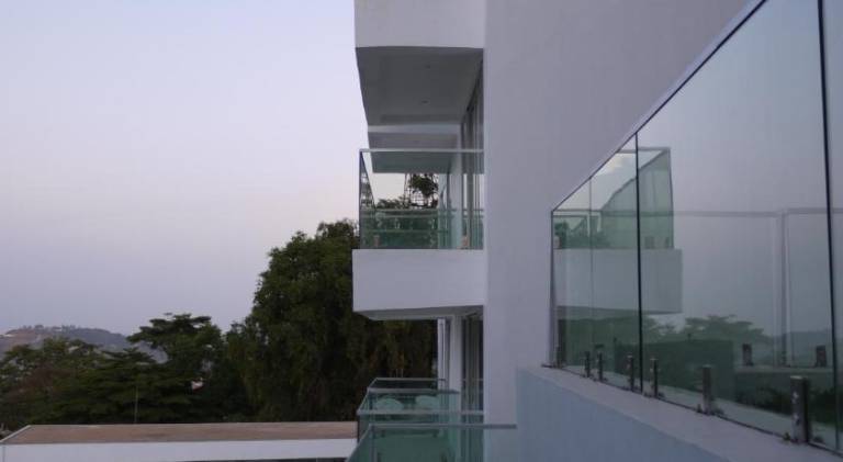 Serviced apartment with patio, sauna & pool | Pets allowed — photo 4