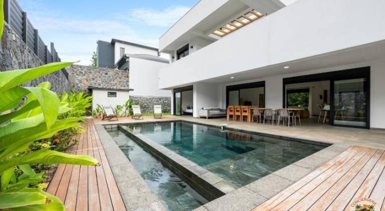 200 m&sup2; Villa