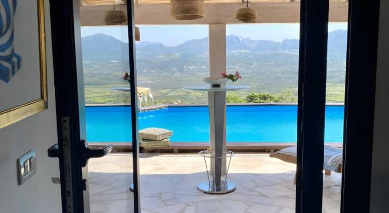 Vacation home with pool — photo 5