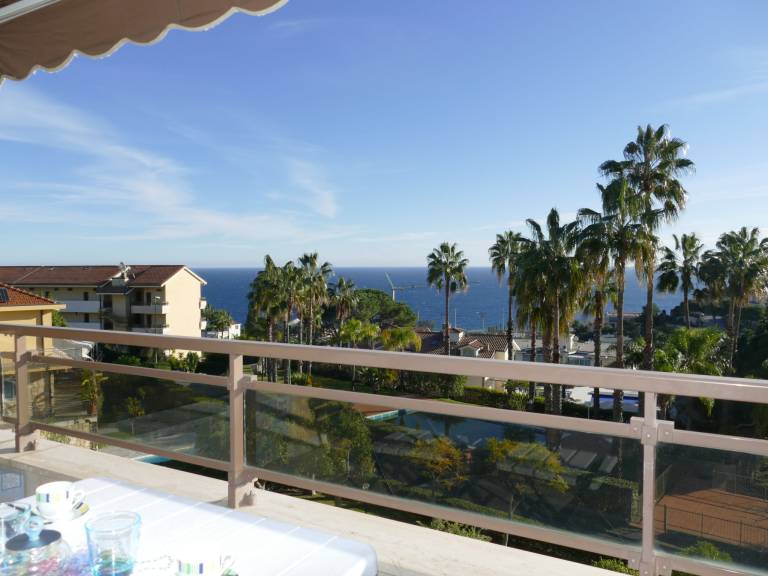 Holiday apartment with patio & pool | Sea view | Pets allowed — photo 4