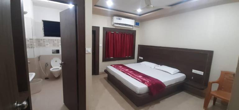 Sea Beach Side Hotel Goroomgo Sea Queen Puri with Premium Room — photo 5