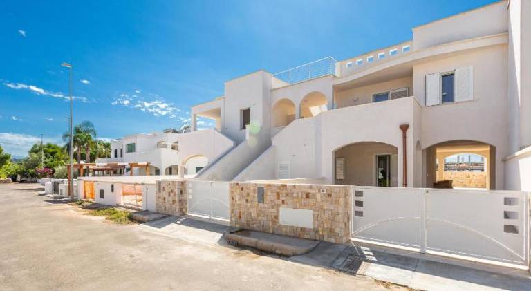 Villa with 2 rooms for 6 persons in Salve