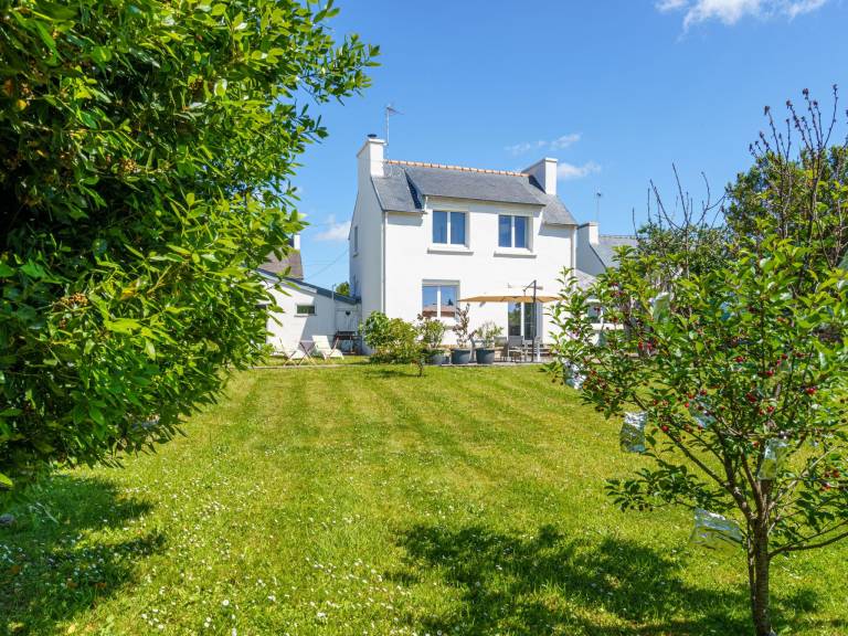 House with grill, garden & patio | Nature view | Pets are welcome — photo 2