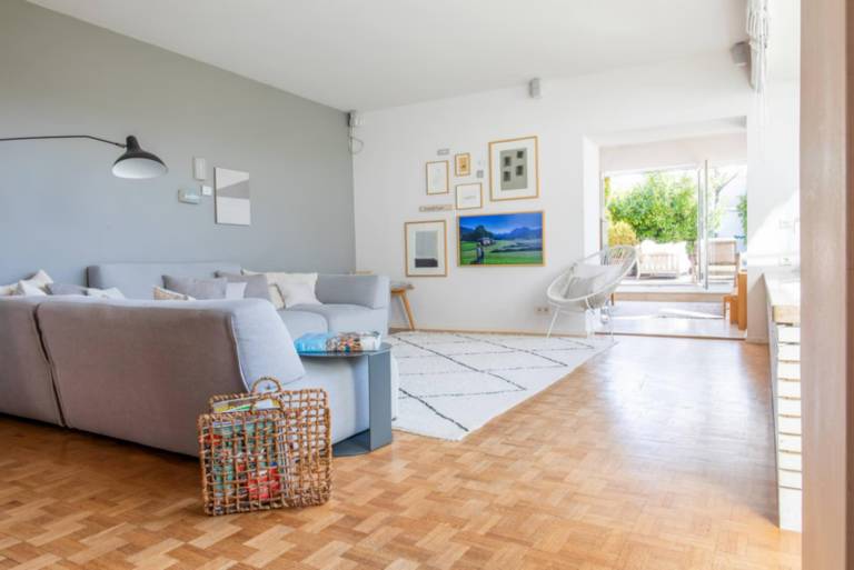 Zentrales Penthouse Loft mit Terrasse mit Alpenblick