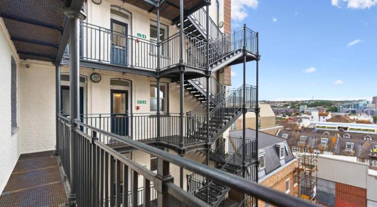 Apartment | Close to British Airways i360 — photo 5
