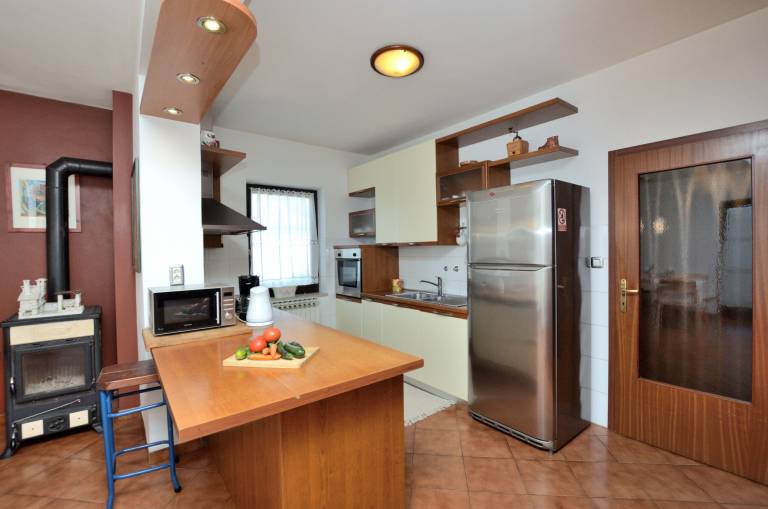 Rental apartment with garden & BBQ | Garden view — photo 2