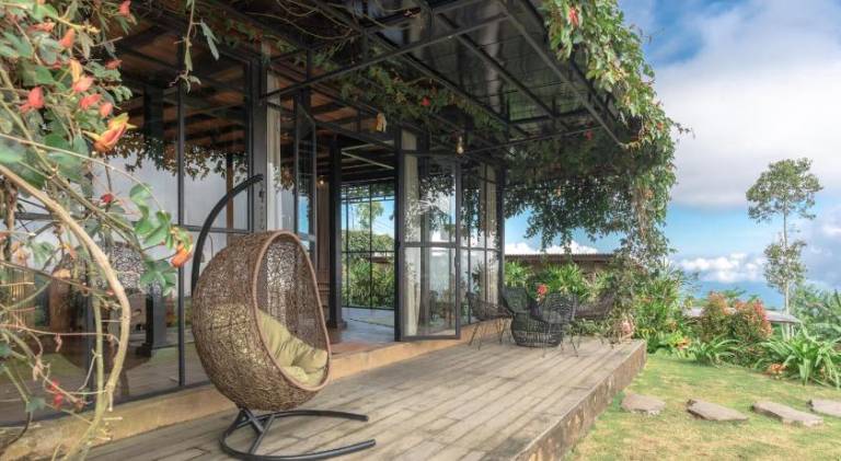 Villa with garden & patio in Munduk