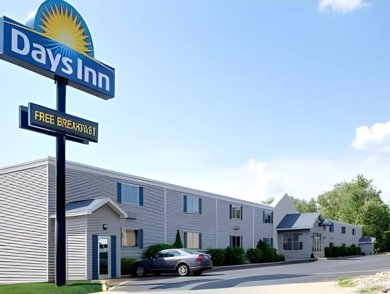 Days Inn by Wyndham Cedar Falls- University Plaza in Cedar Falls, IA