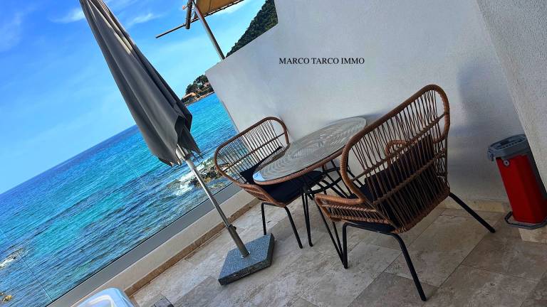 Holiday apartment with barbeque, patio & hot tub | Beach view — photo 5
