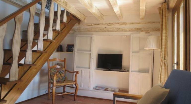 Lovely holiday apartment with patio, yard & pool | Pets allowed — photo 2