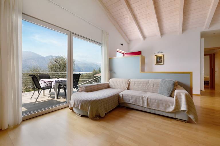 Holiday apartment with garden, barbeque & patio | Lake view — photo 4