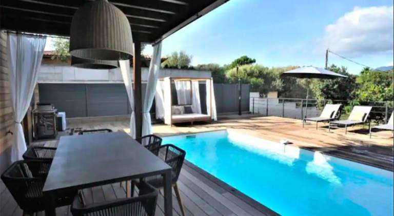 Villa with terrace, private pool & barbeque in Zonza