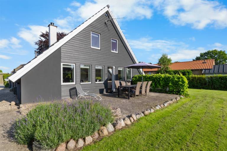 Fully equipped pleasant house with terrace & yard | Sea view | Next to the beach | Pets are welcome — photo 2