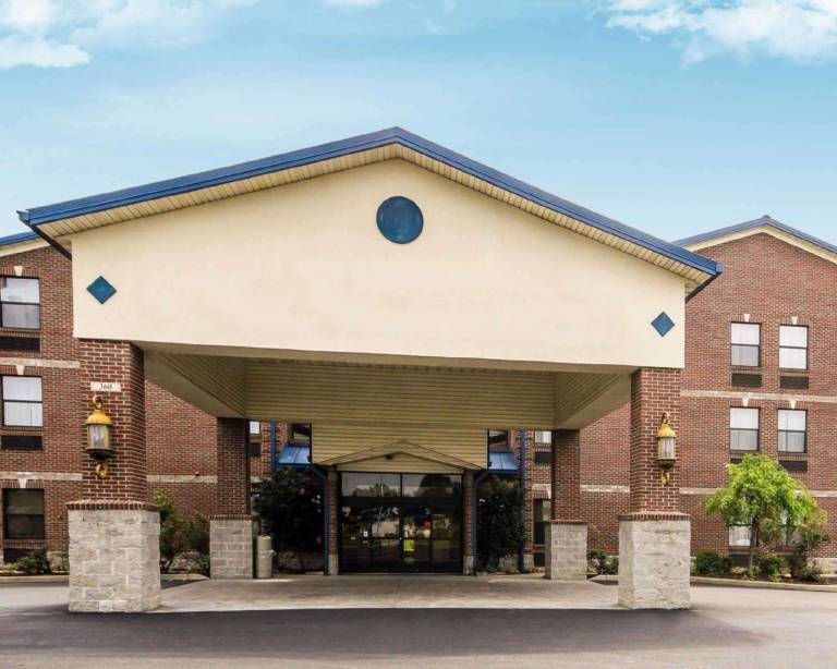 Quality Suites Jeffersonville - Louisville North in Jeffersonville, IN