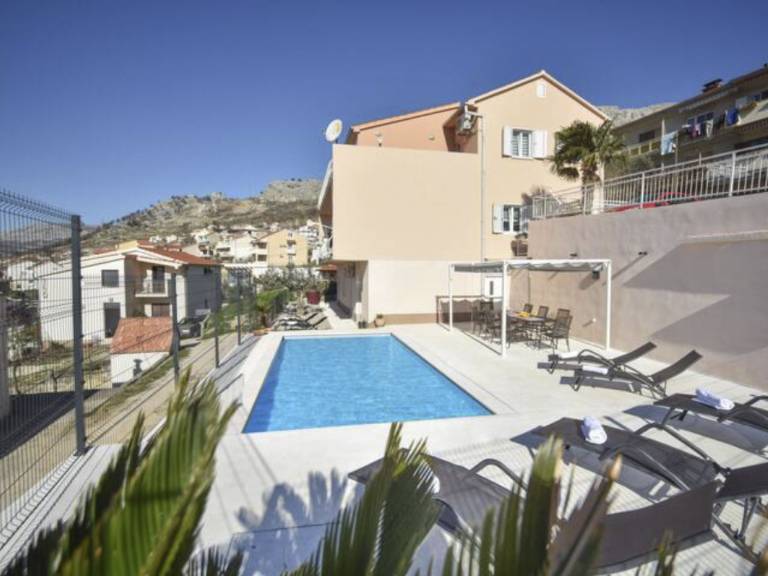 House with private pool, barbeque & patio | Sea view in Podstrana