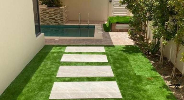 305 m&sup2; Villa