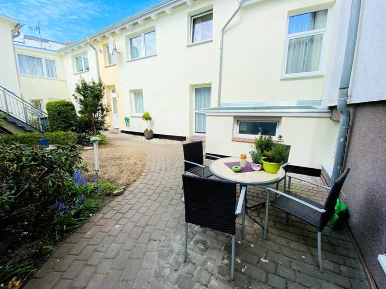 Apartment with yard in Rostock