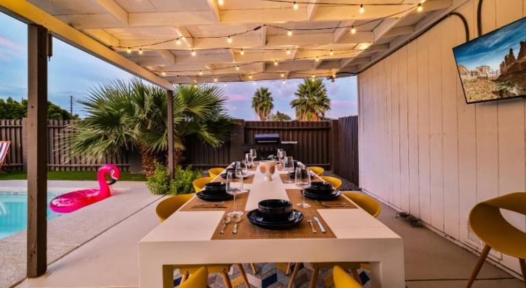 Vacation home with jacuzzi & pool — photo 3