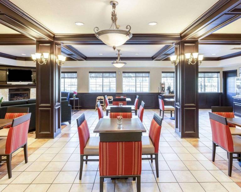 Comfort Inn & Suites Texas Hill Country — photo 5