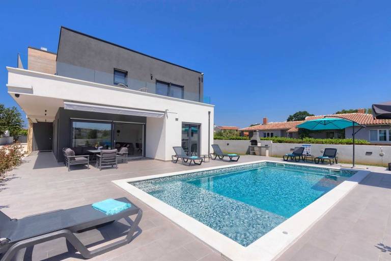Amazing newly-built 4-BR villa with private pool, close to beaches — photo 5