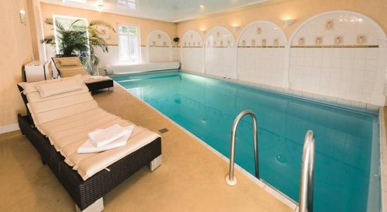 Charming serviced apartment with yard, pool & sauna | Pet-friendly — photo 3