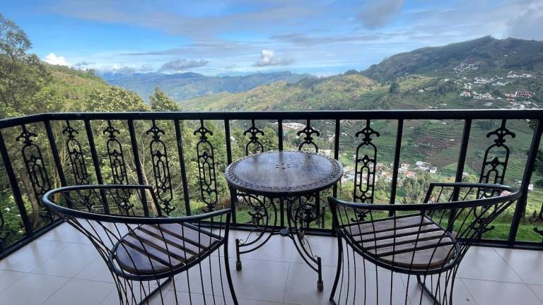 House  Kodaikanal Lake