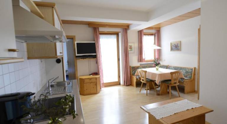 Beautiful serviced apartment with patio & yard | Pets are welcome in Parcines