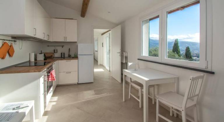 Holiday apartment with patio & yard — photo 2