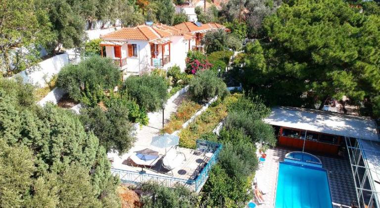 Serviced apartment with yard, pool & terrace | Close to the beach | Pets allowed — photo 5