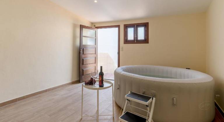 Vacation home with hot tub & patio — photo 3
