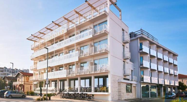 Serviced apartment with pool, yard & terrace in Senigallia