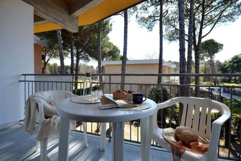 Rental apartment with yard & grill | Garden view — photo 2