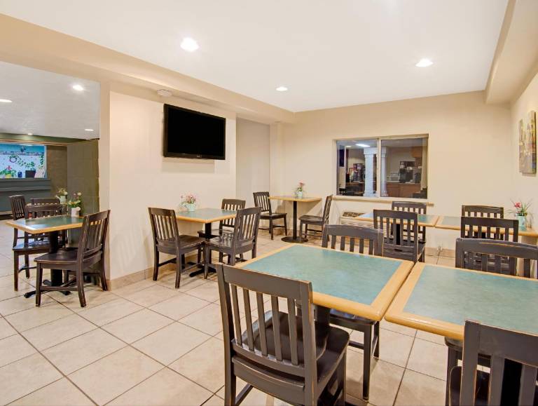 SureStay by Best Western Albuquerque East I-40 — photo 2