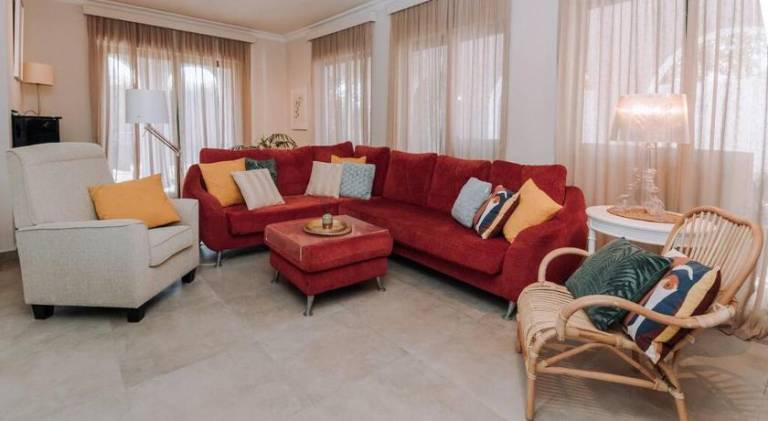 Fully equipped beautiful villa with patio, barbecue & private pool | Perfect for remote work | Pets are welcome — photo 3