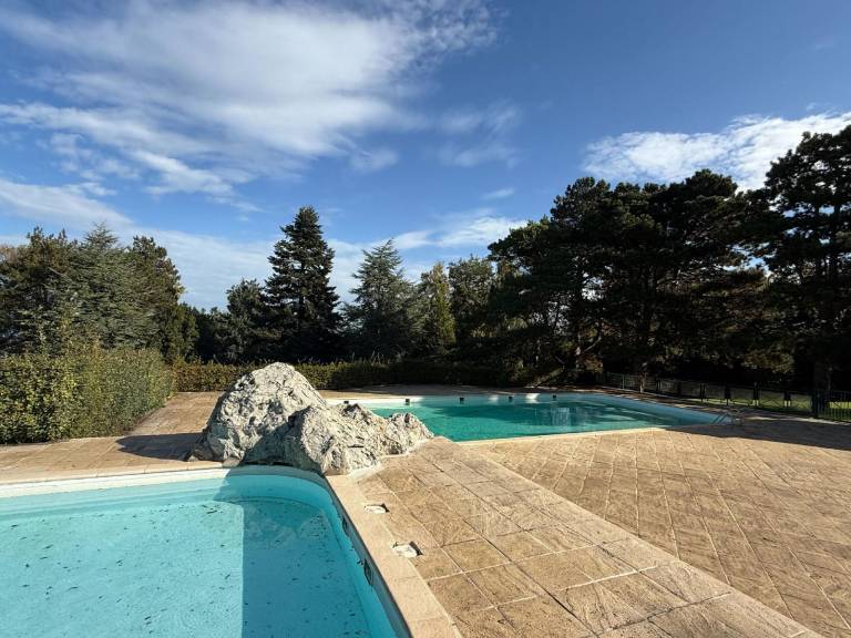 House with terrace & pool | Pet-friendly — photo 2
