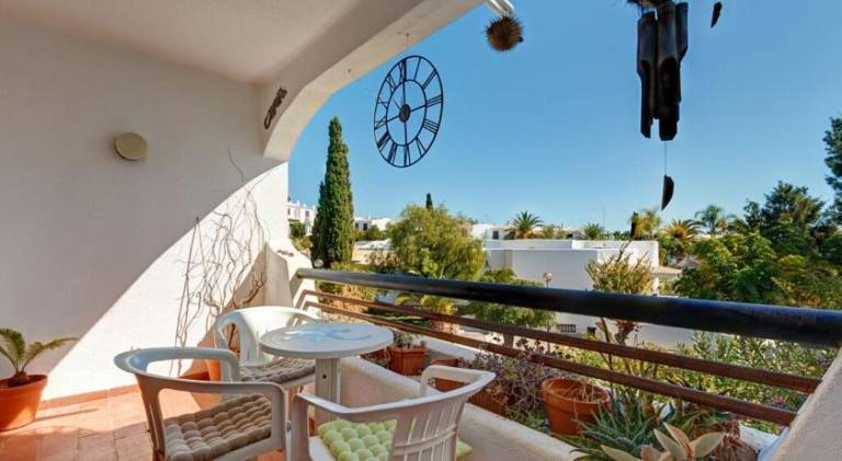 Apartment with patio, pool & yard — photo 3