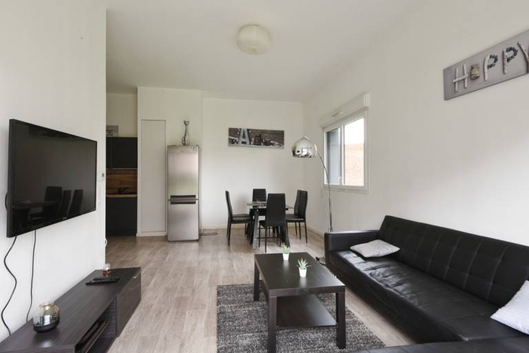 Apartment with patio & garden — photo 2