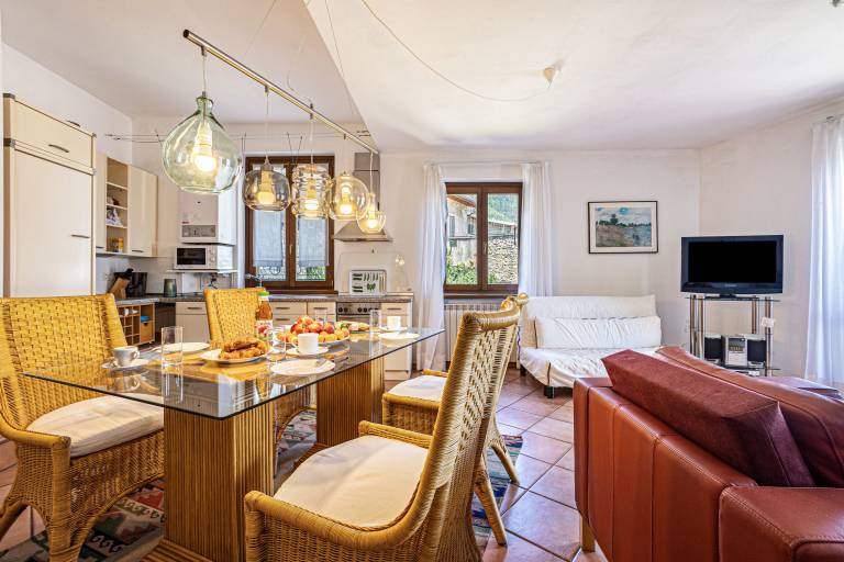 'Apartment Capri' with Lake View, Garden & Wi-Fi — photo 4