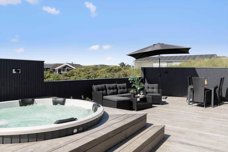 House with barbecue & terrace — photo 2