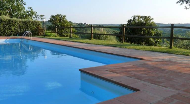 Vacation home with pool, terrace & yard — photo 5