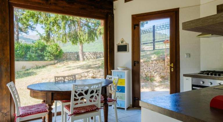 House with 2 rooms for 6 persons in L'Aquila