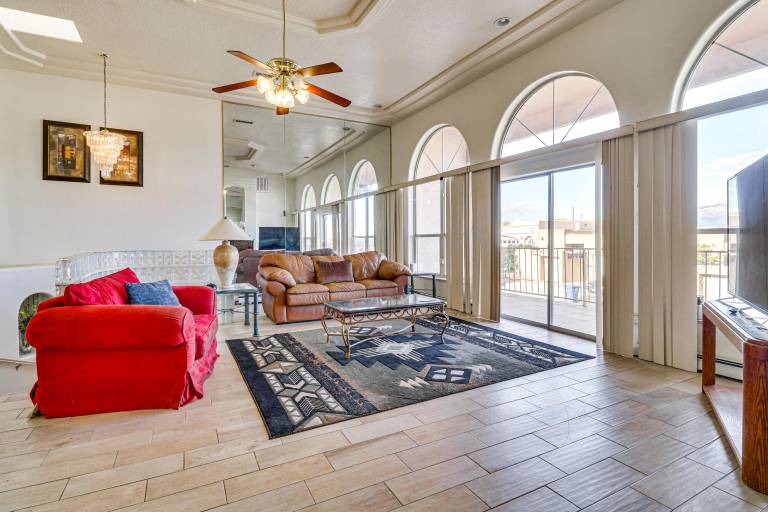 ABQ Townhouse w/ Mtn-View Balcony: Pets Welcome! — photo 4